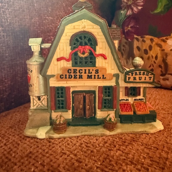 Festive Holiday Cider Mill Decoration - Picture 2 of 5